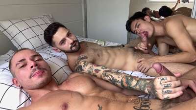 RFC – Tattoed hunks fucking a asian Twink – Igor Lucios, Leonaordo & Lucas Dias